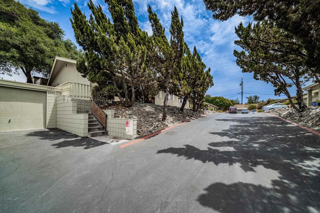 1037 51 Meadowlake Drive