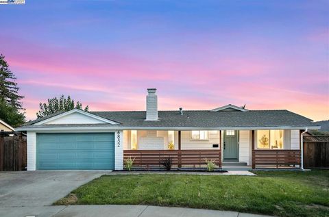 Photo of 6852 Massey Ct Ct, Pleasanton, CA 94588 (MLS # 41114847)