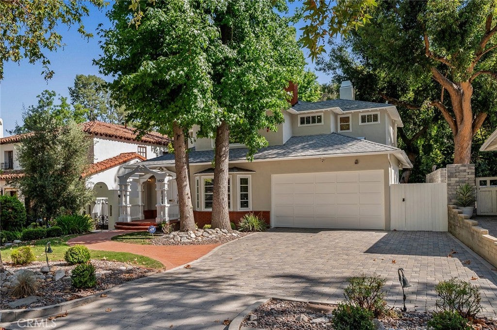 1422 La Loma