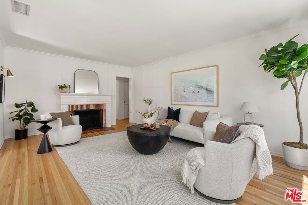 Photo of 7809 Mcconnell Avenue, Los Angeles, CA 90045 (MLS # 25598503)