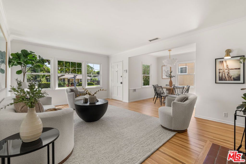 Photo of 7809 Mcconnell Avenue, Los Angeles, CA 90045 (MLS # 25598503)