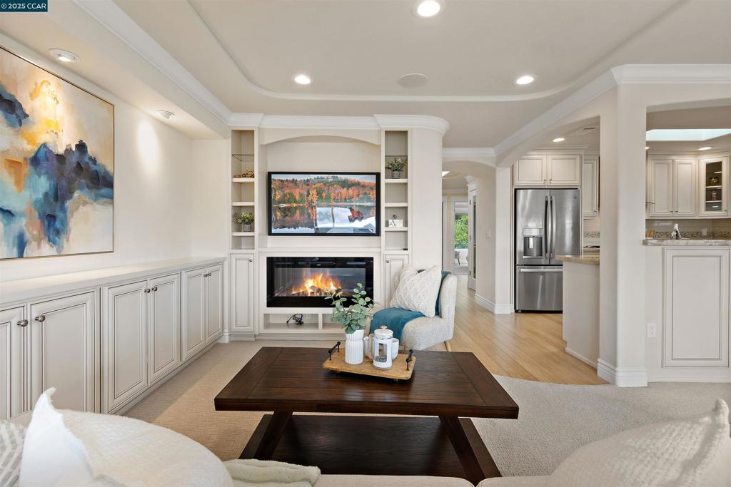 ROSSMOOR - Residential