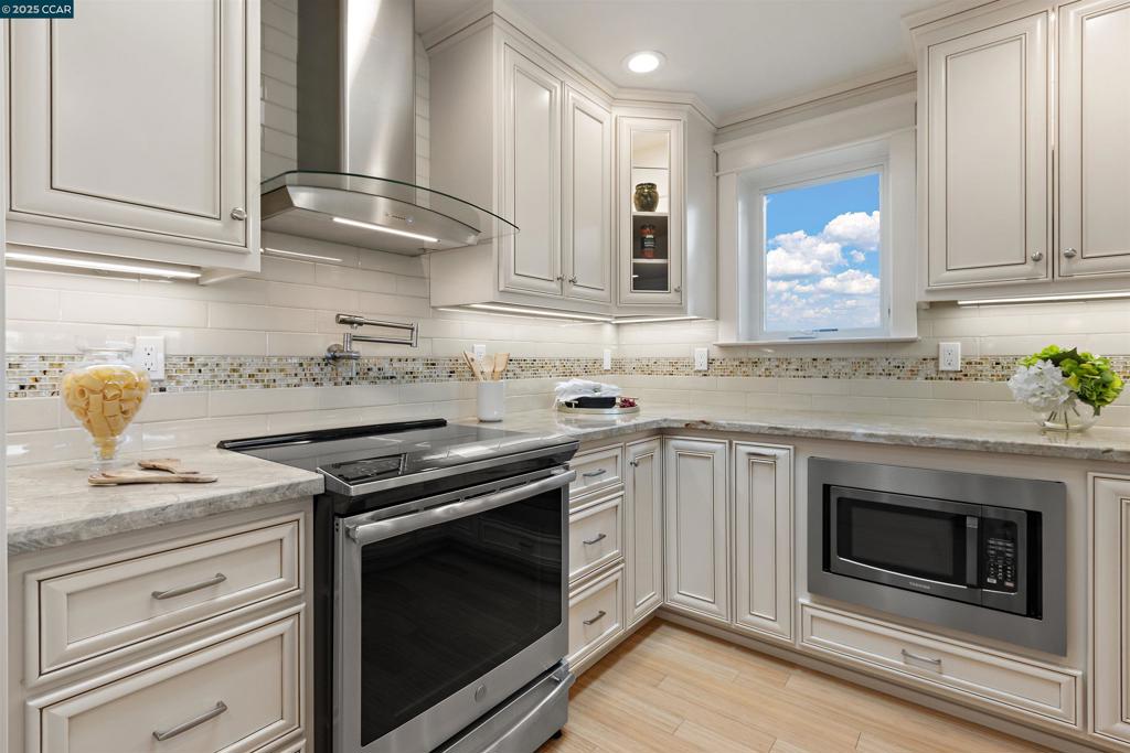 ROSSMOOR - Residential