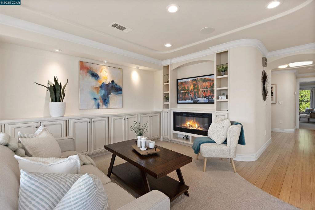 ROSSMOOR - Residential