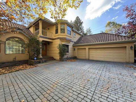 Photo of 1295 Whispering Oaks Pl, Danville, CA 94506 (MLS # 41129310)