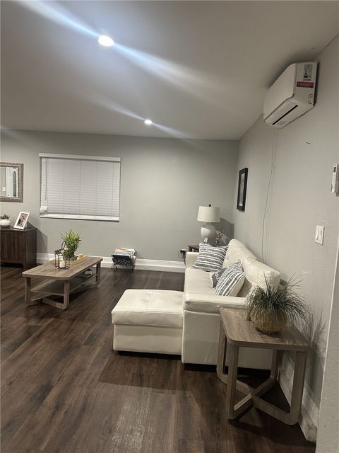 Tiny photo for 7845 Sausalito Ave, West Hills, CA 91304 (MLS # SR26092518)