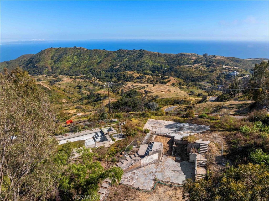 21135 Saddle Peak Rd, Topanga, CA 90290