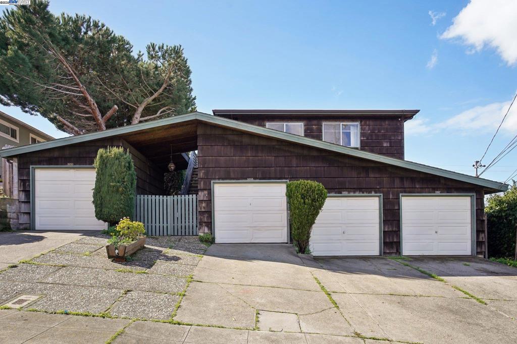 Prime located 4 units in Richmond Annex, El Cerrito border, all 2 bedroom and 1 bathroom units, 850 sqft with one car garages . Walk to bart, schools and transportation.