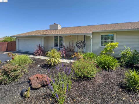 Photo of 350 Strand Ave AVE, Pleasant Hill, CA 94523 (MLS # 41143508)