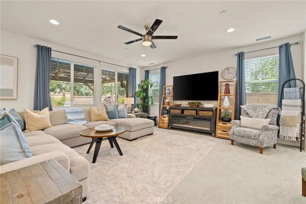 3071 E Oak Knoll