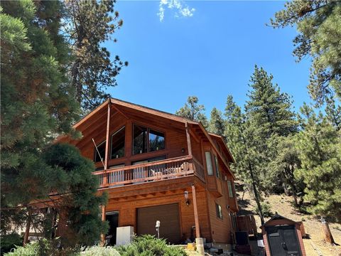 Photo of 2041 Symonds Dr, Pine Mountain Club, CA 93222 (MLS # SR26047249)