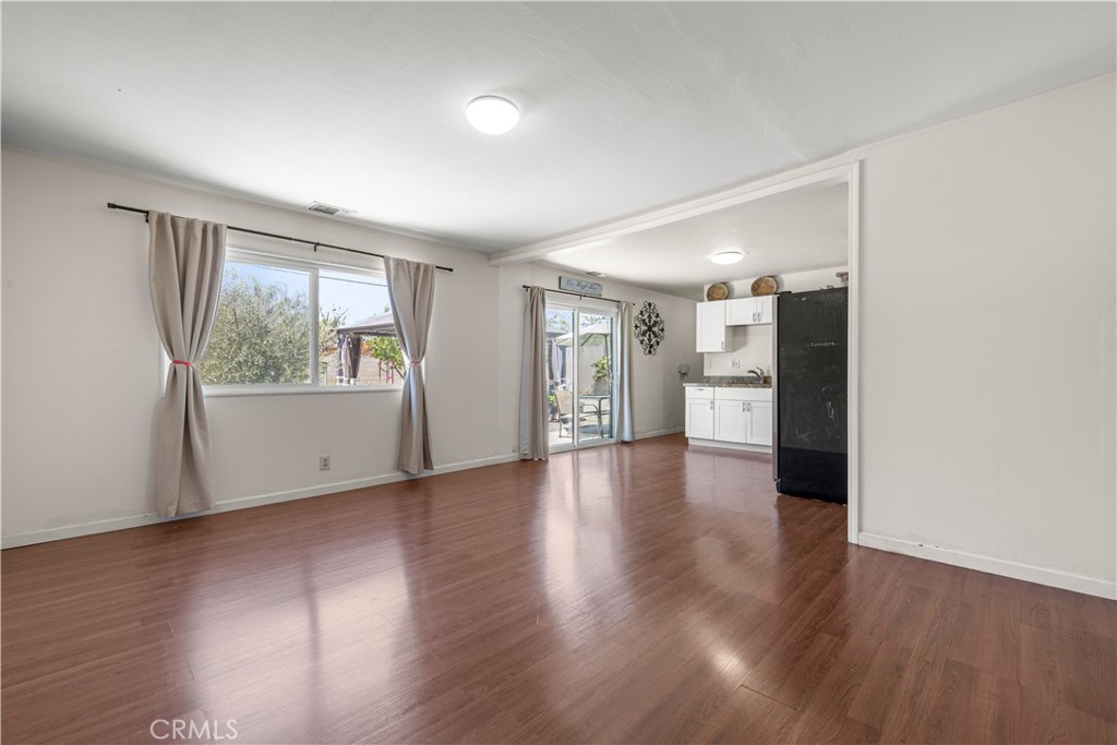 2135 Glenroy