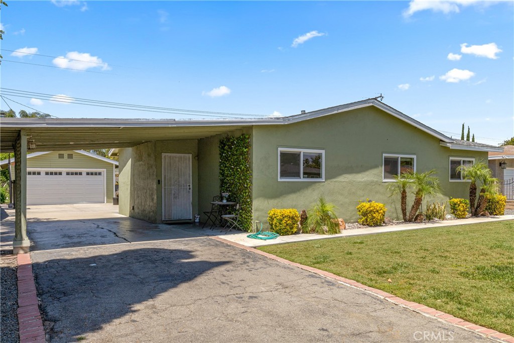 2135 Glenroy