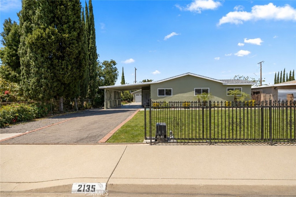 2135 Glenroy
