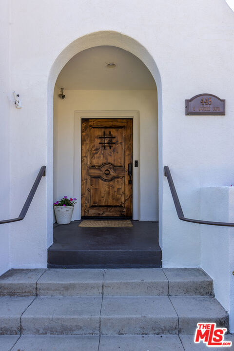 445 N Lucerne Boulevard