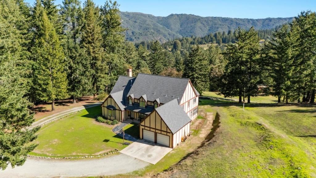 Photo of 24595 Skyland Road, Los Gatos, CA 95033 (MLS # ML82024805)