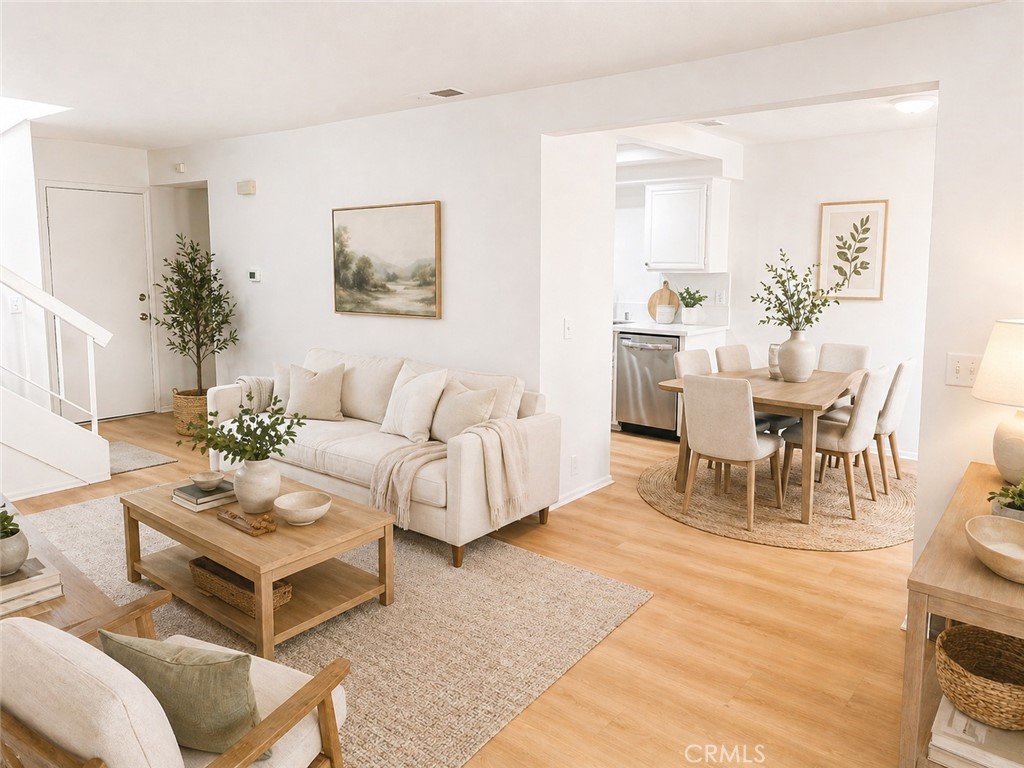 961 W Lamark