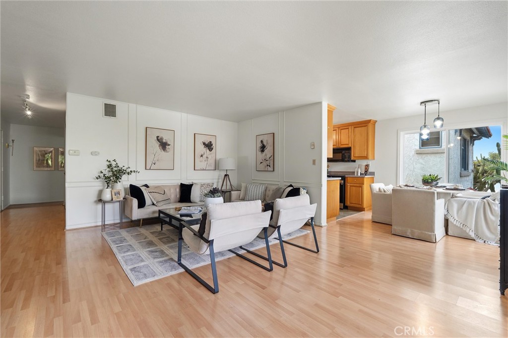 372 Carroll E 201