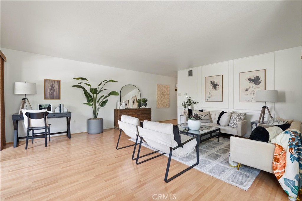 372 Carroll E 201