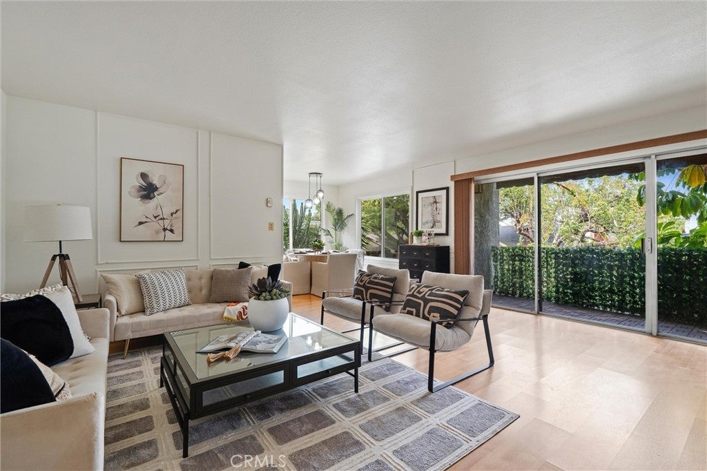 372 Carroll Park E