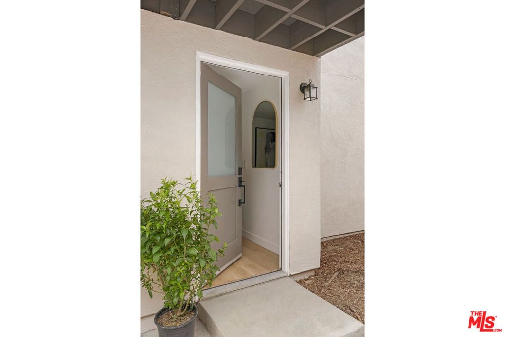 Photo of 1191 Crenshaw Boulevard, Los Angeles, CA 90019 (MLS # 26634375)