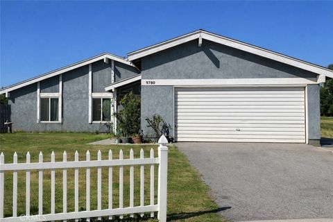 Photo of 9780 Manitoba Pl, Riverside, CA 92503 (MLS # IV26061572)