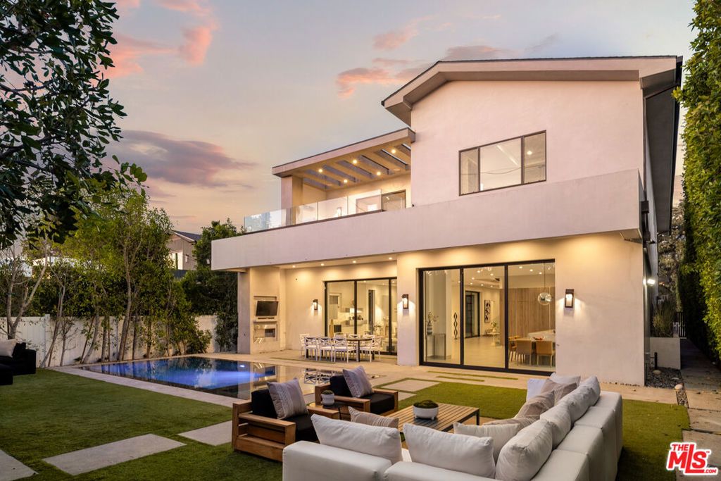 Photo of 4445 Camellia Avenue, Studio City, CA 91602 (MLS # 25589417)