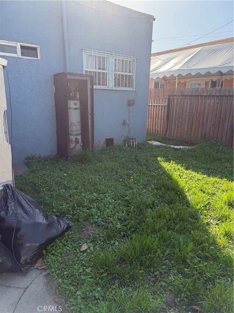 341 W 88th St, Los Angeles CA 90003