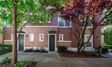 Photo of 640 Plaza Place, Hayward, CA 94541 (MLS # 41099674)