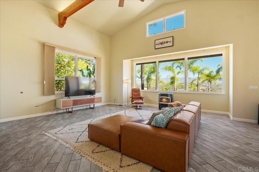 14015 Calle De Vista