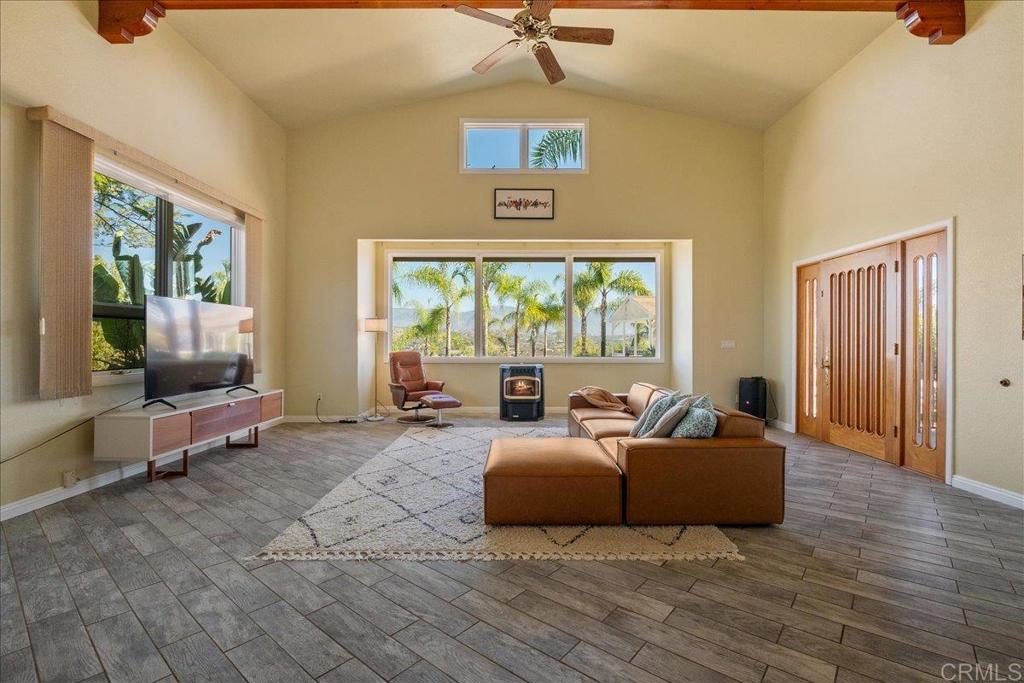 14015 Calle De Vista
