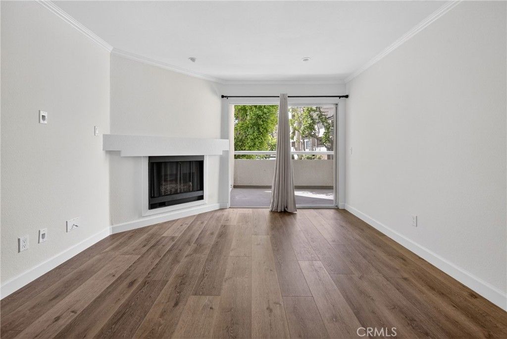 Photo of 5520 Owensmouth Avenue #103, Woodland Hills, CA 91367 (MLS # SR26078997)