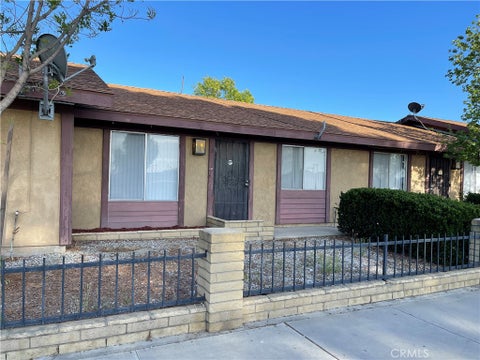 Photo of 507 Montecito Avenue #B, Hemet, CA 92543 (MLS # CV26190658)