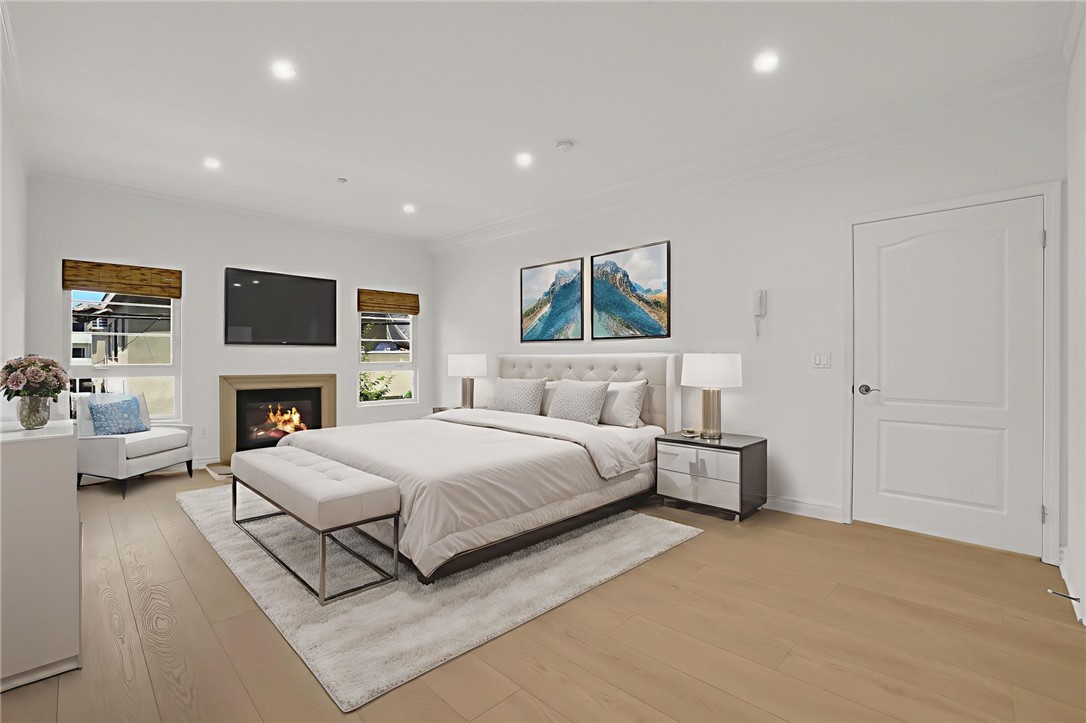 8555 Cashio Street 203