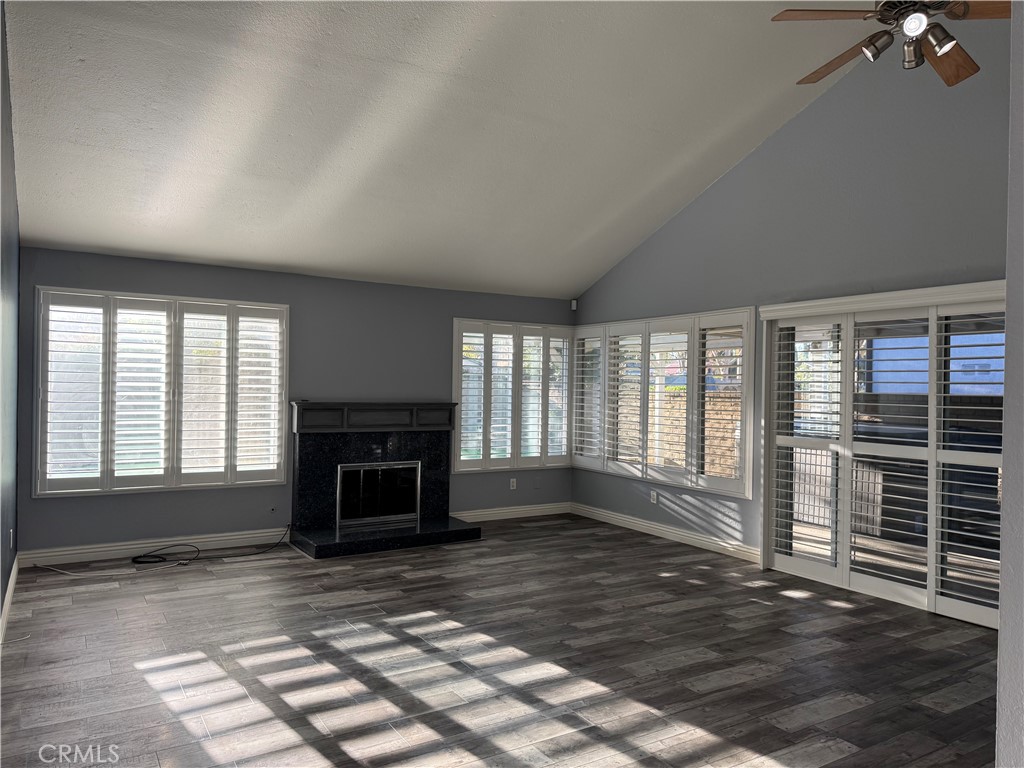 Valencia Glen (VLGL) - Residential Lease