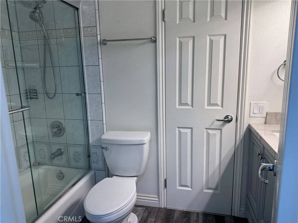 Valencia Glen (VLGL) - Residential Lease