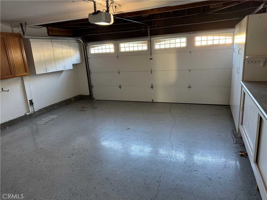 Valencia Glen (VLGL) - Residential Lease