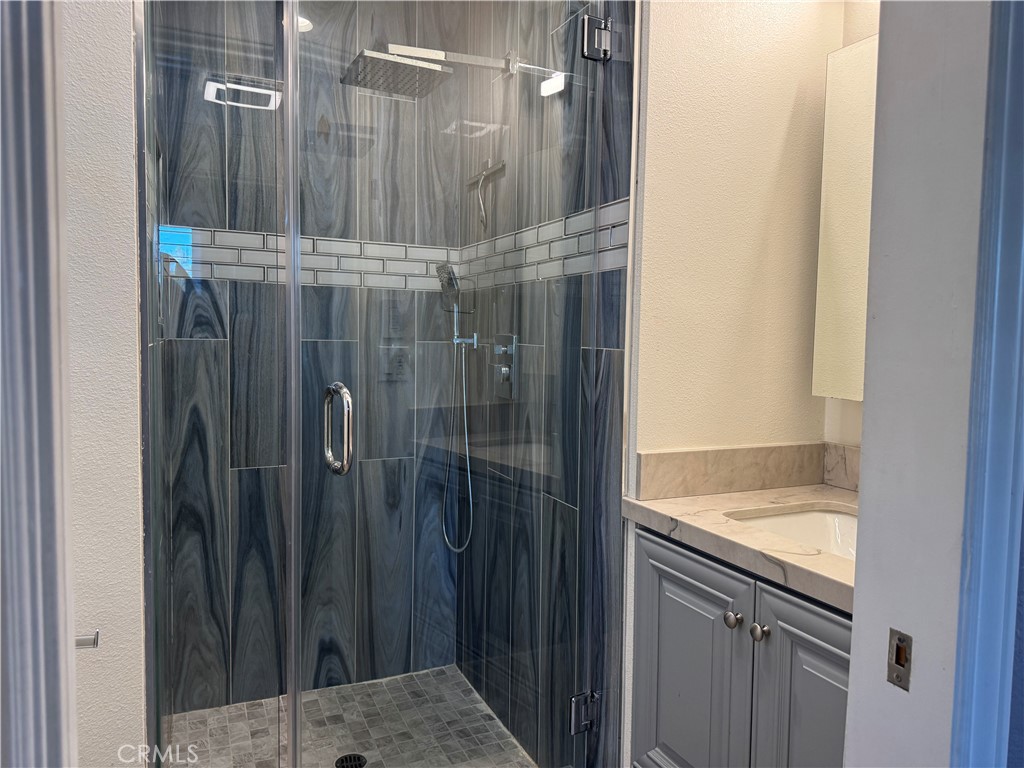 Valencia Glen (VLGL) - Residential Lease