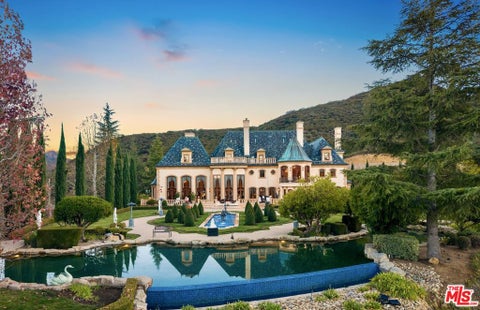 Photo of 900 W Stafford Road, Thousand Oaks, CA 91361 (MLS # 26992221)