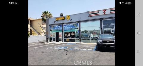 Photo of 1465 3RD ST St, Los Angeles, CA 90017 (MLS # DW26024506)