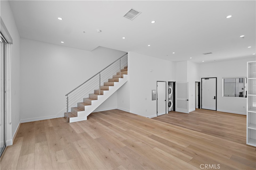 957 Figueroa 318