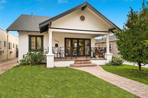 Photo of 1350 Carlton Dr, Glendale, CA 91205 (MLS # SR26085129)