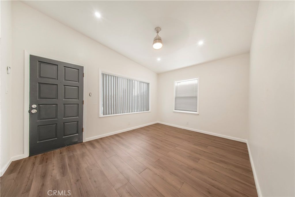 959 E 105th