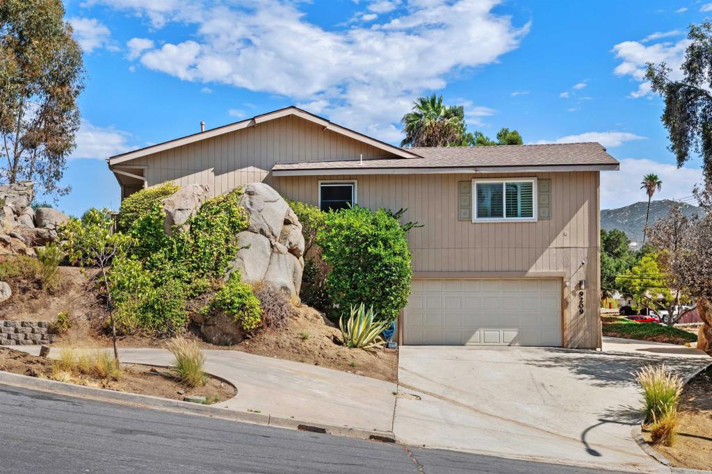 9209 Lakeview Terrace Ter
