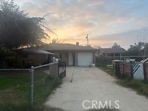 Photo of 618 Bates Avenue, Bakersfield, CA 93307 (MLS # CV26003263)