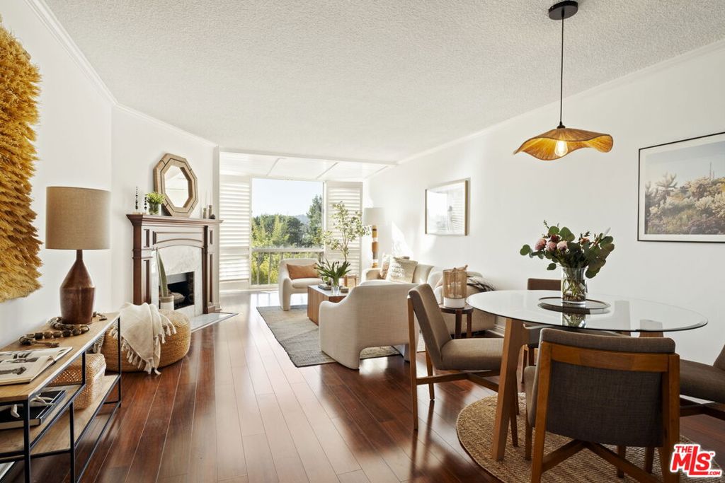 12830 Burbank Boulevard 207