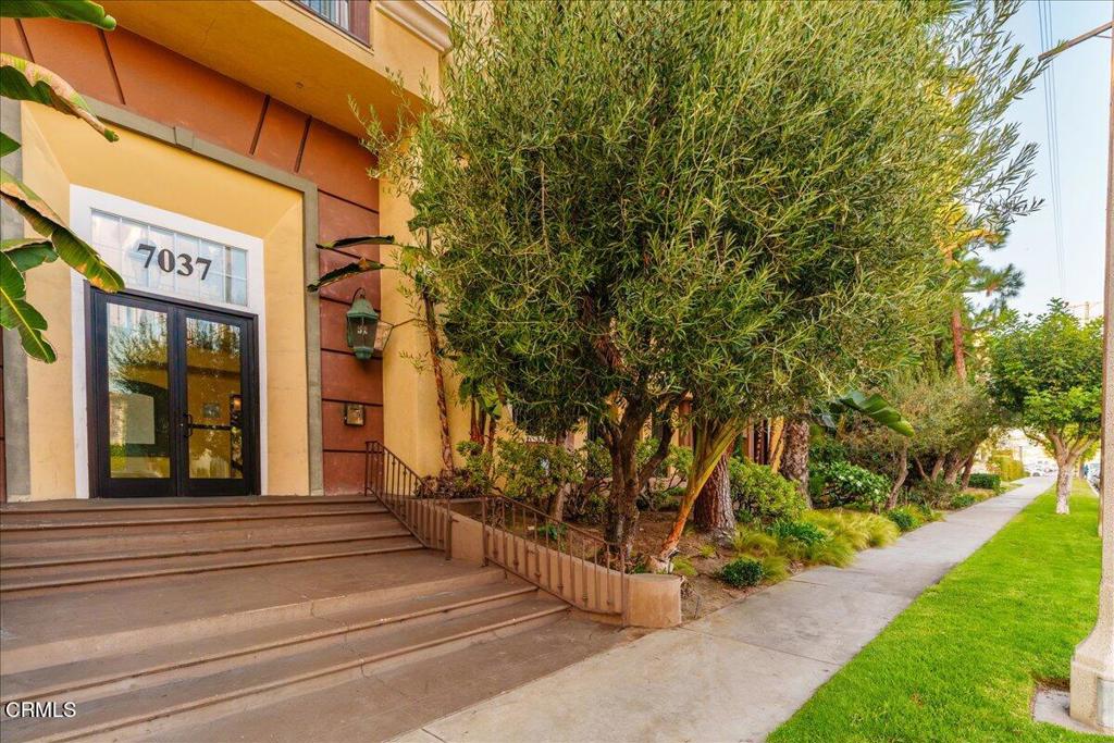 7037 La Tijera Boulevard A202