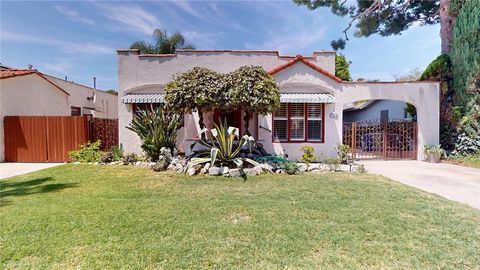 Photo of 135 N Naomi ST, Burbank, CA 91505 (MLS # SR26120945)