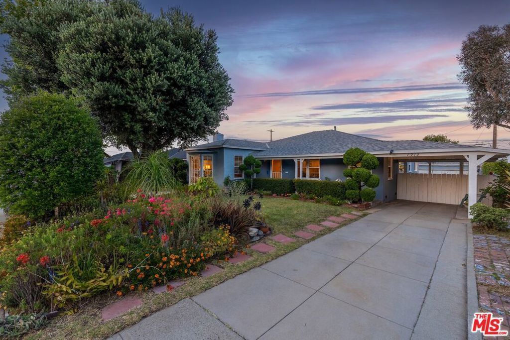 Photo of 7912 Naylor Avenue, Los Angeles, CA 90045 (MLS # 26827525)