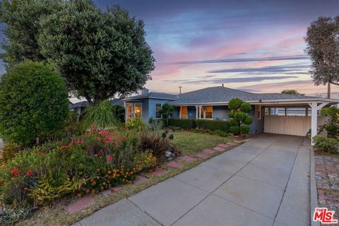 Photo of 7912 Naylor Avenue, Los Angeles, CA 90045 (MLS # 26827525)